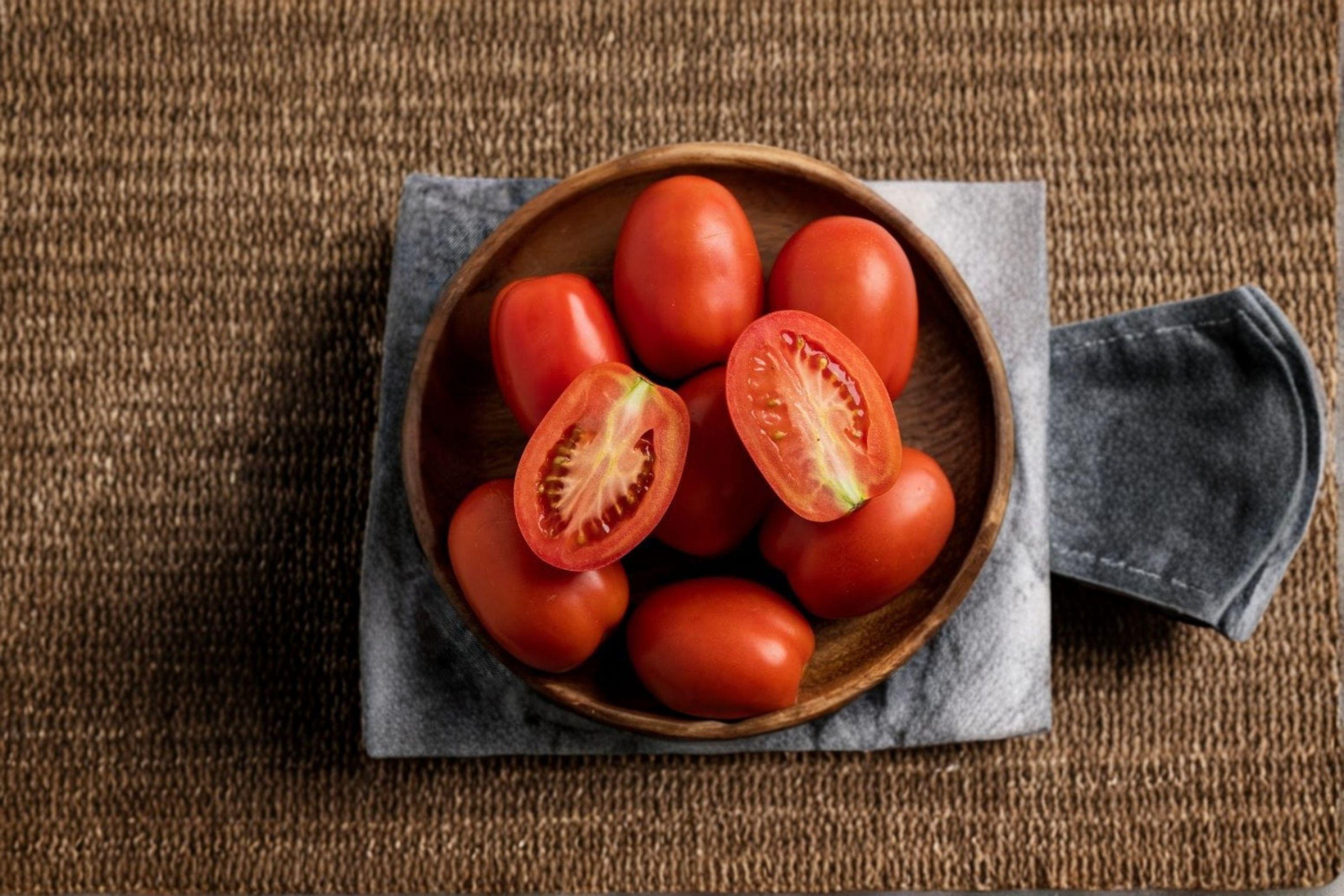Tomato – Roma 30 Seeds | Classic Paste Tomato | Meaty Flesh | Ideal for Sauces & Canning